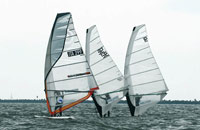 I corsi vela, windsurf, catamarano, sono aperti da aprile ad ottobre