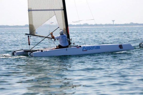 Scuola di catamarano con lezioni di vela impartite da istruttori qualificati FIV